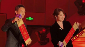 宁荣荣张开双腿被强视频